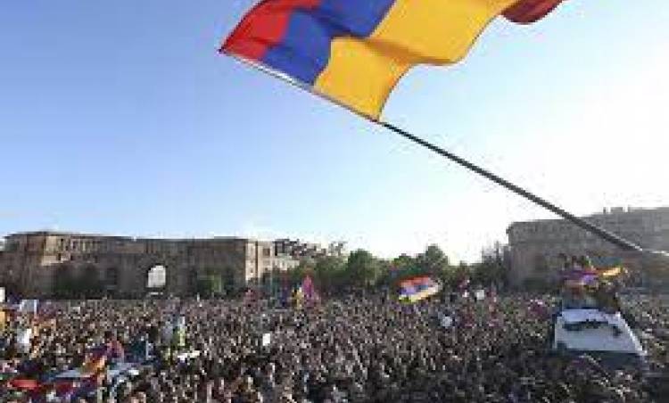 Azerbaycan'ın "terörle mücadele operasyonu" sonrasında Ermenistan'da kriz derinleşecek