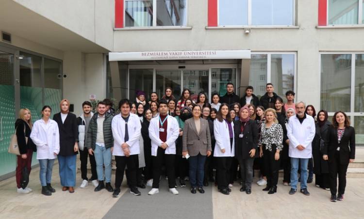 Bezmiâlem Vakıf Üniversitesi Liselilere Sağlık Yolunda Rehber Oluyor