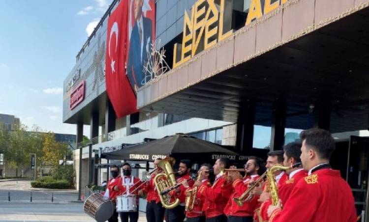 Cumhuriyet’in 100’üncü yılı ile birlikte 10. Yaşını da kutlayan Next Level AVM, 10 okula 100 adet bilgisayar hediye edecek…