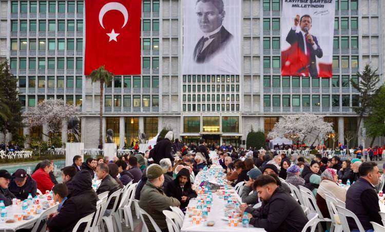 İBB Millet İftarlarına Devam Ediyor