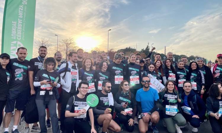 Kale Gönüllüleri, İstanbul Maratonu’nda Serebral Palsi’li çocuklar için koştu
