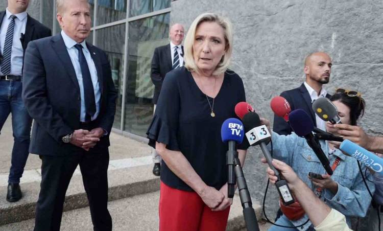 Le Pen, Macron'un Ukrayna'ya verdiği uzun menzilli füze sözünü "sorumsuzlukla" eleştirdi