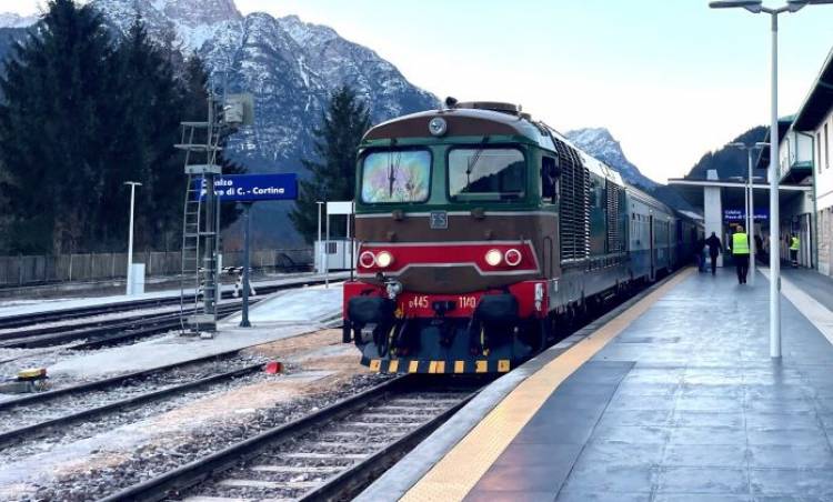 Roma'dan Cortina d'Ampezzo'ya giden Cadore Express treni son kış seferini yapıyor