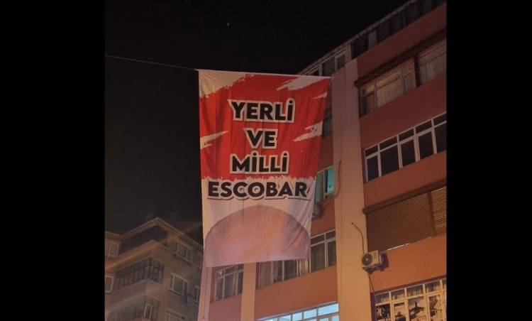 “Yerli ve Milli Escobar" Pankartı 