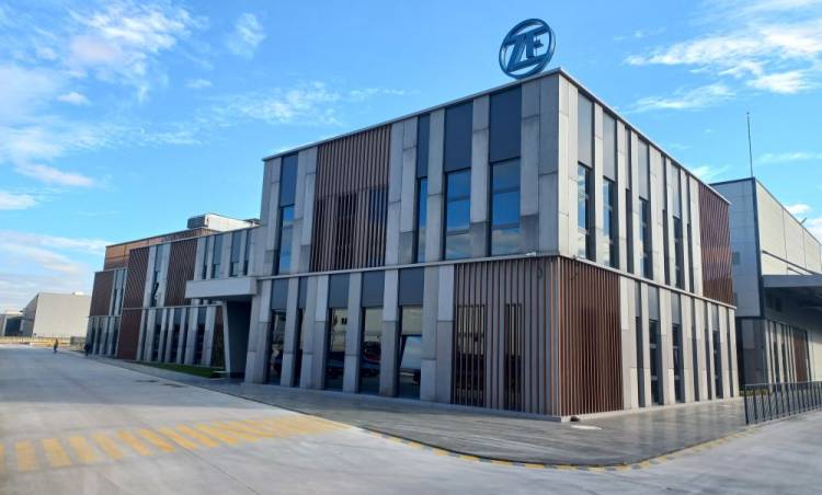 ZF Operasyonlarını Birleştiriyor.